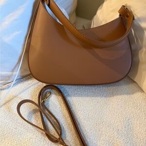 Elegant Tan Leather Shoulder Bag